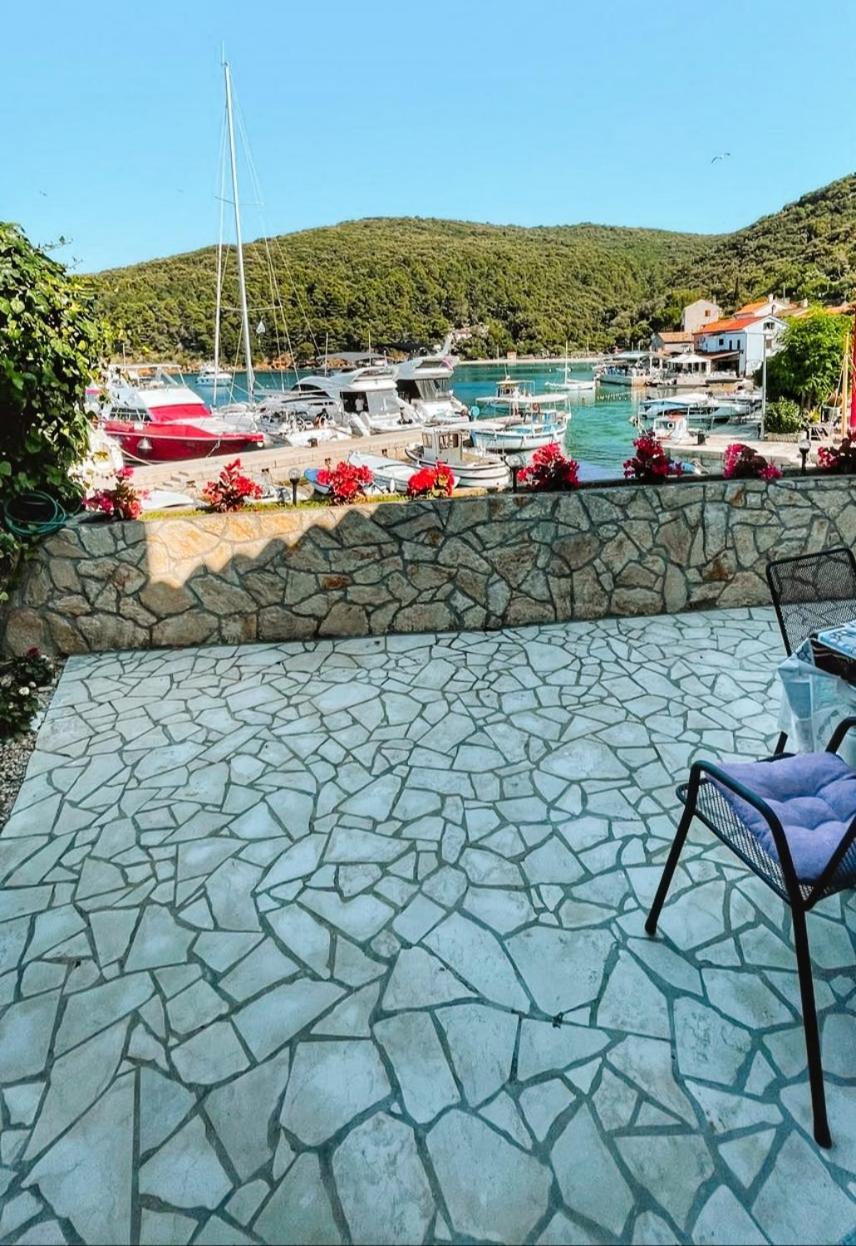 Guesthouse Porto Cres Luaran gambar